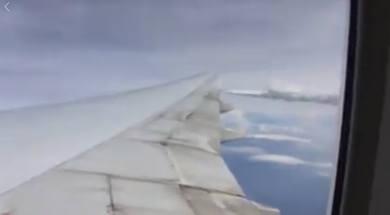 Tι ακριβώς τράβηξε σε βίντεο αυτός ο επιβάτης αεροπλάνου;