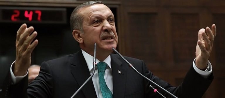 Σάλος στην Τουρκία με την φωτογραφία που τον εμφανίζει σαν τον… διάβολο με κέρατα – «Άφρισε» ο Τούρκος πρόεδρος