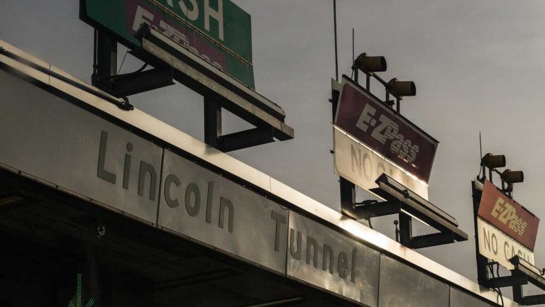 Σύγκρουση δυο λεωφορείων με 32 τραυματίες σε σήραγγα της Νέας Υόρκης