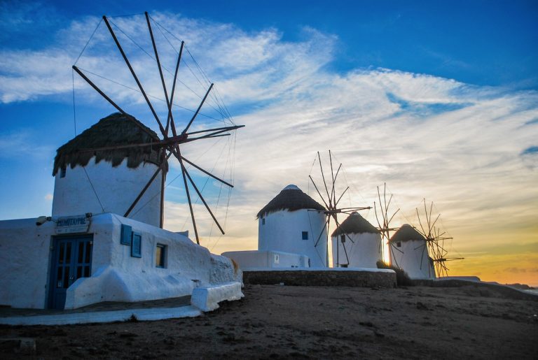 Μύκονος από… χρυσό: 18,5 ευρώ για έναν καφέ, μια σοκολάτα και ένα νερό