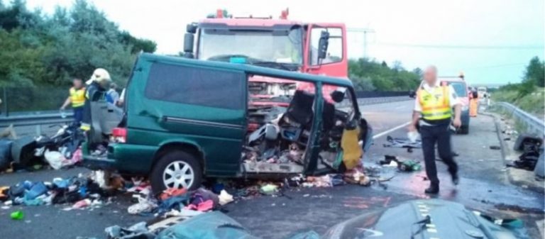 Ουγγαρία: Φονική σύγκρουση minibus με φορτηγό και εννέα νεκροί! – Ο οδηγός του minibus έκανε live στο facebook