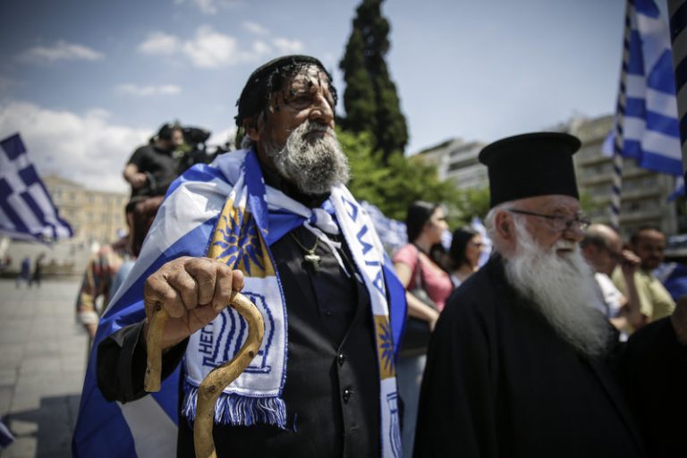 Συγκέντρωση στο κέντρο της Αθήνας για τους 2 στρατιωτικούς