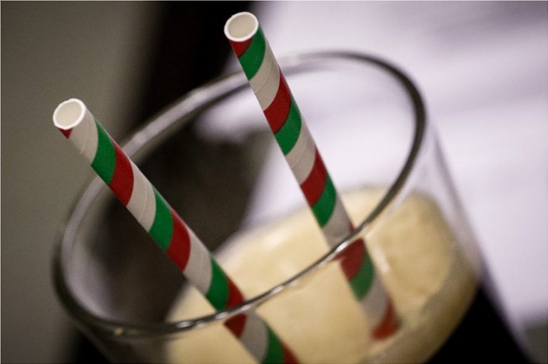 Τέλος τα πλαστικά καλαμάκια – Δείτε τα νέα που ήδη κυκλοφορούν στην Αθήνα