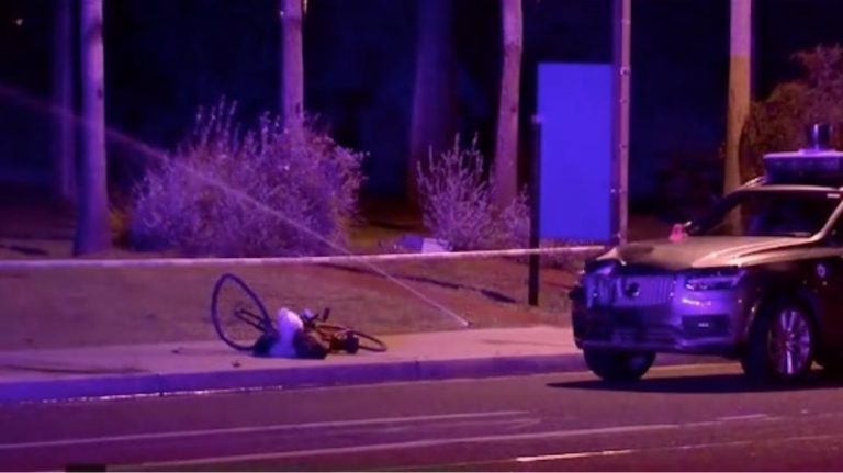 Το ταξί της Uber είδε τη γυναίκα, αλλά δεν σταμάτησε διότι είχε απενεργοποιηθεί το σύστημα του αυτόματου φρένου