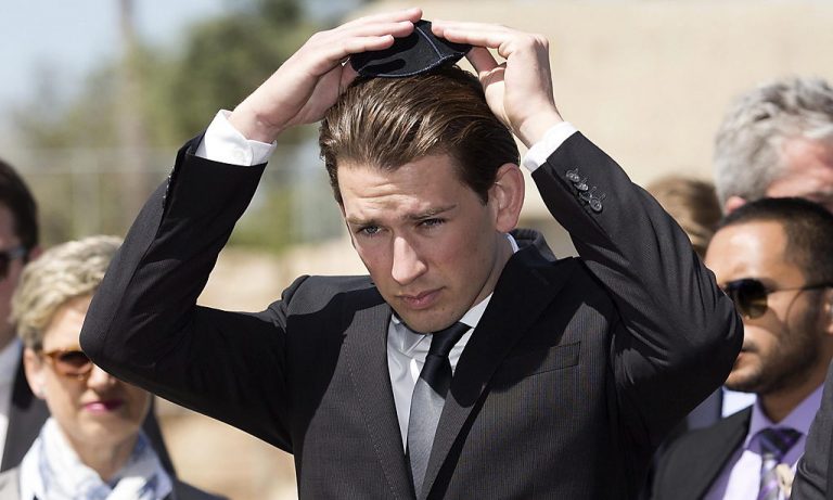 ΑΠΕΛΑΥΝΕΙ ΟΜΑΔΙΚΑ ΙΜΑΜΗΔΕΣ ΚΑΙ ΚΛΕΙΝΕΙ ΤΖΑΜΙΑ