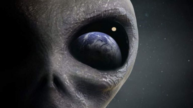 Μπούκαρε σε στρατιωτική βάση στις ΗΠΑ για να προειδοποιήσει για πόλεμο με εξωγήινους και δράκους