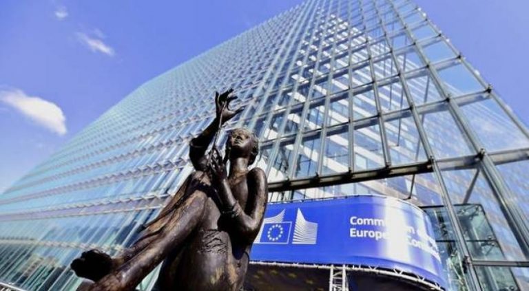 Κομισιόν: Επιβεβαιώνει την περικοπή συντάξεων και αφορολόγητου – Ανατροπές στον ΕΝΦΙΑ την επόμενη διετία