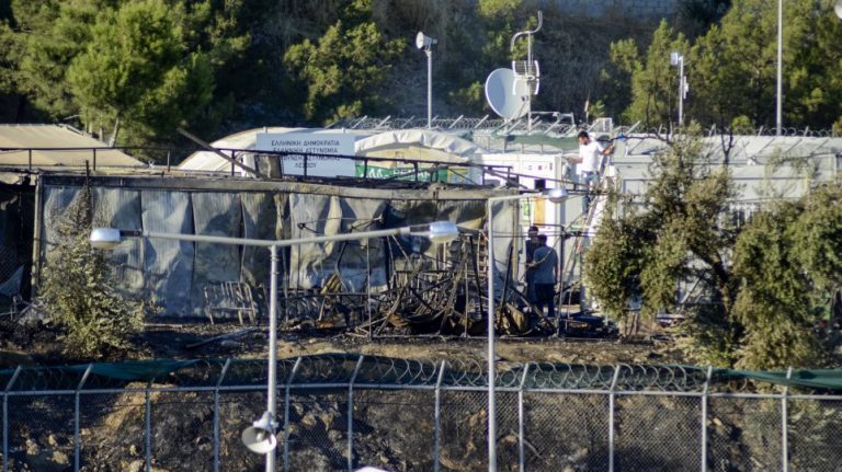 Λέσβος: Μαχαιρώθηκαν ξανά μετανάστες στη Μόρια