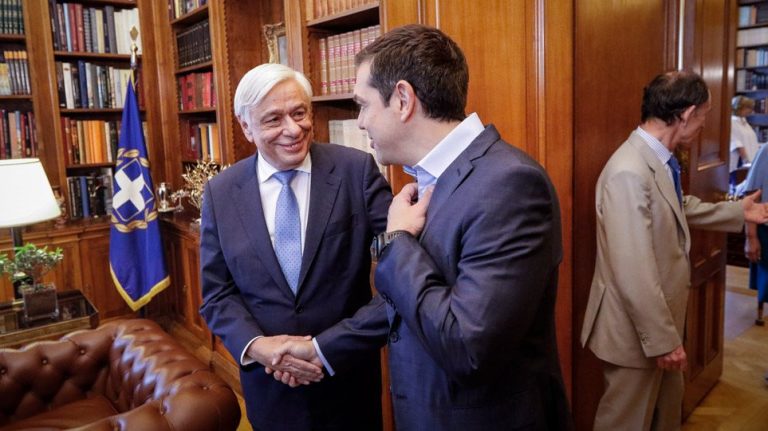 Τσίπρας: Μου φαίνεται δεν θα τη γλιτώσω, θα τη φορέσω τη γραβάτα