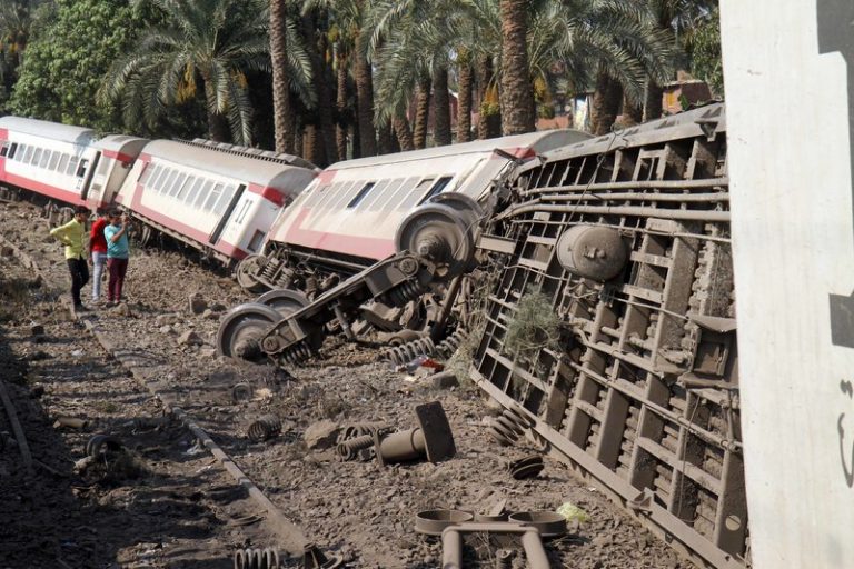 Αίγυπτος: Σοβαρό ατύχημα με εκτροχιασμό τραίνου – Δεκάδες τραυματίες