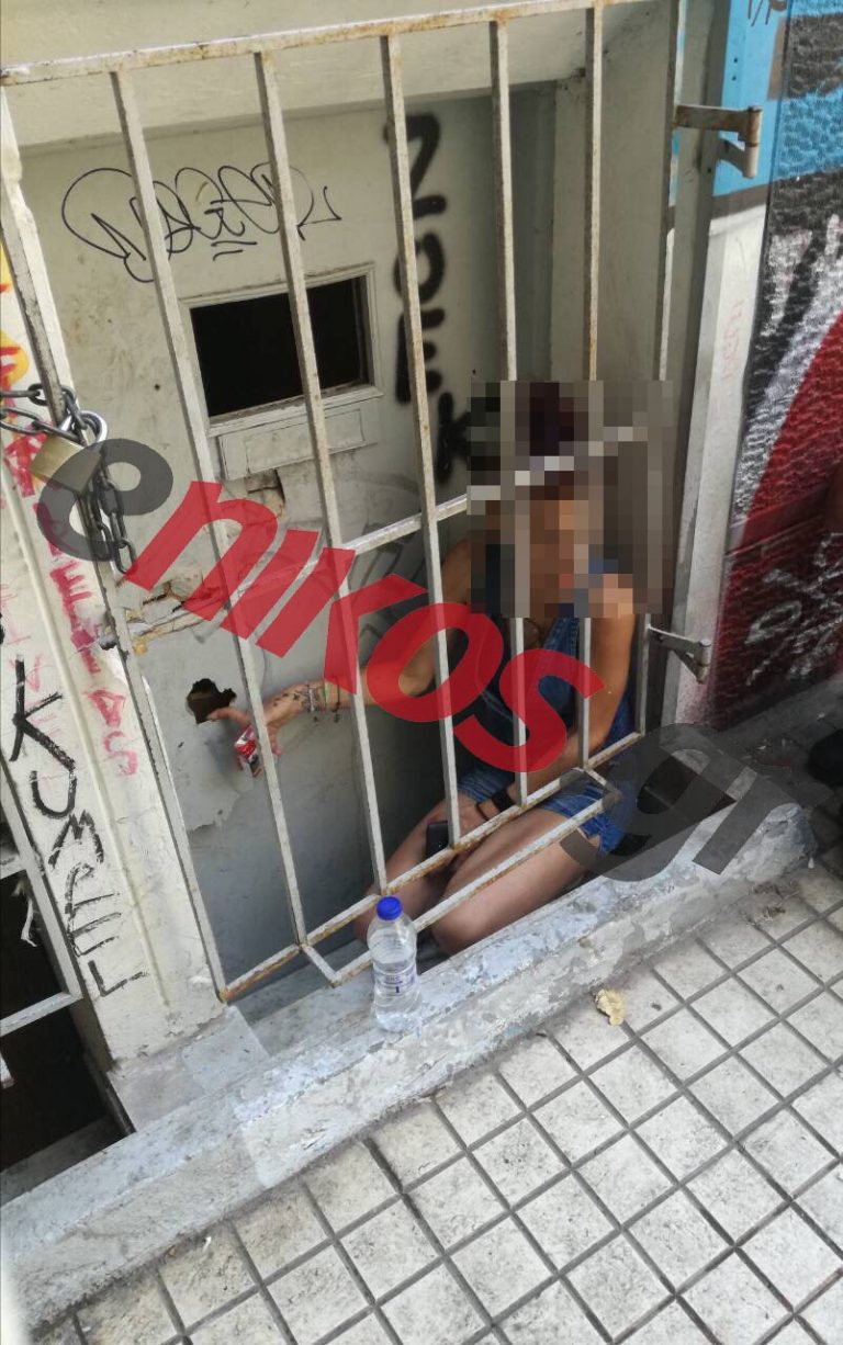 ΦΩΤΟ ντοκουμέντο: Κρατούσαν κλειδωμένη 34χρονη σε διαμέρισμα στα Εξάρχεια – Πέντε συλλήψεις