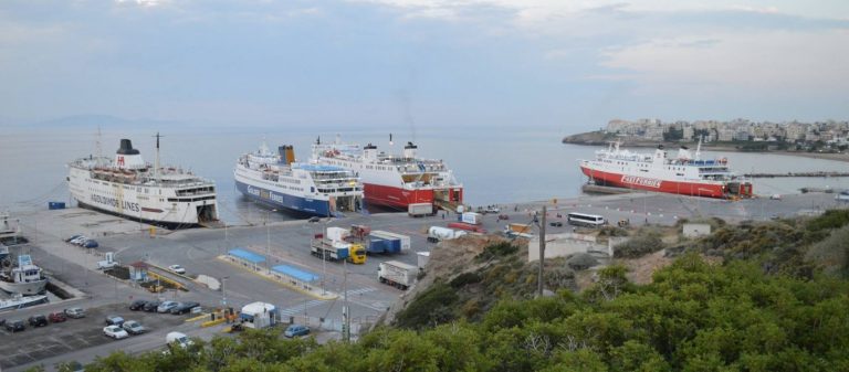 ΕΚΤΑΚΤΟ: Τρόμος (πάλι) στην Ραφήνα – Προσέκρουσε πλοίο στο λιμάνι!