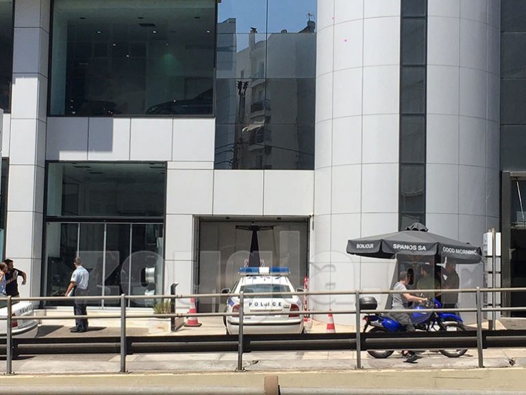 Πτώση αυτοκινήτου σε φρεάτιο ασανσέρ στη Νέα Σμύρνη – Ένας νεκρός