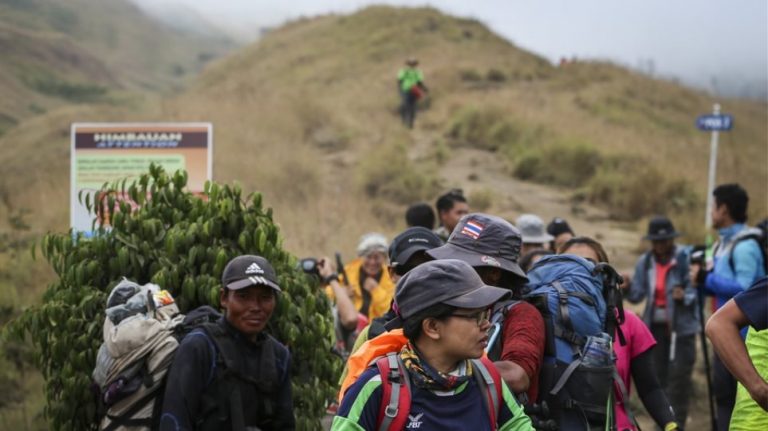 Σεισμός στην Ινδονησία: Διασώθηκαν οι 500 περιπατητές και ορειβάτες που είχαν παγιδευτεί στο όρος Σιντζάνι