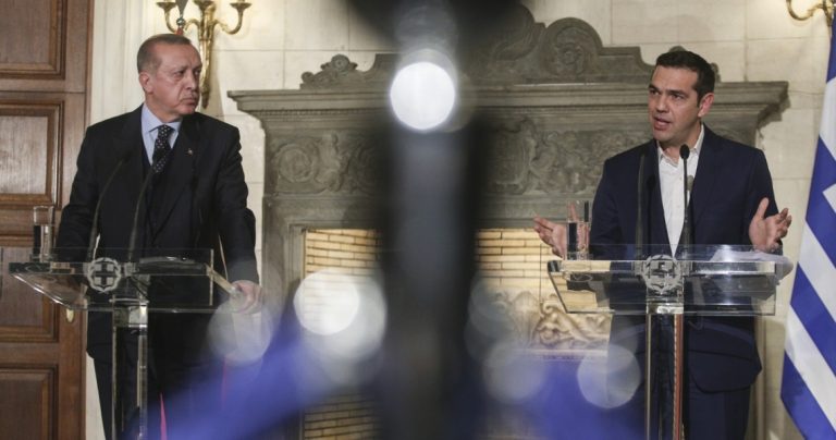 Στη Σύνοδο του ΝΑΤΟ ο Τσίπρας: Ηχηρό μήνυμα στον Ερντογάν για τους Έλληνες στρατιωτικούς