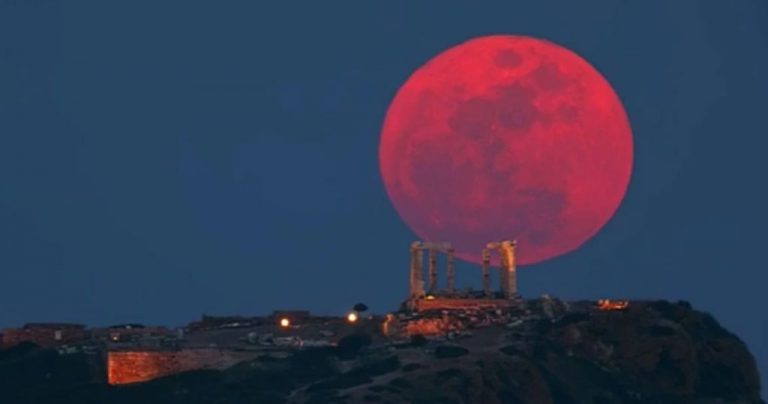 Την Παρασκευή το μεγαλύτερο «Ματωμένο Φεγγάρι» του 21ου αιώνα