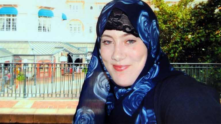 ΒΙΝΤΕΟ: Η πλέον καταζητούμενη γυναίκα τρομοκράτης στον κόσμο απειλεί και την Ελλάδα!