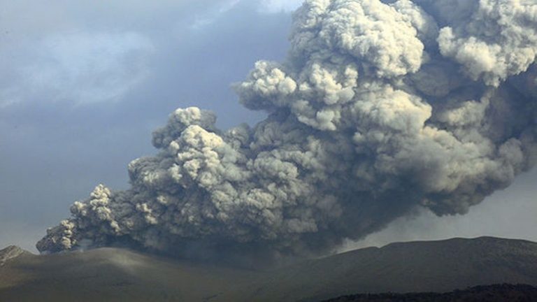 Ιαπωνία: Εκκενώνεται νησί λόγω επικείμενης ηφαιστειακής έκρηξης