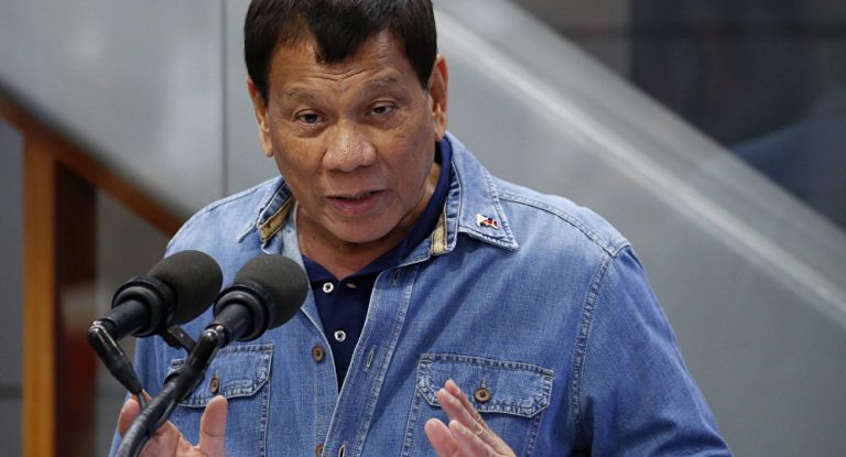 «Μας κάνατε αποικία», λέει ο Ντουτέρτε και αρνείται να αγοράσει μαχητικά F-16 από τις ΗΠΑ