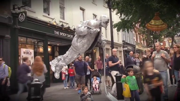 ΜΈΤΡΑ ΤΟΥΣ ΜΆΓΟΥΣ ΣΤΟ ΕΠΌΜΕΝΟ ΒΊΝΤΕΟ ΚΑΙ ΑΝΑΡΩΤΉΣΟΥ ΠΌΣΑ ΧΡΩΜΑΤΙΣΤΆ ΕΥΡΟΥΛΆΚΙΑ ΈΧΟΥΝ ΠΆΝΩ ΤΟΥΣ;;;