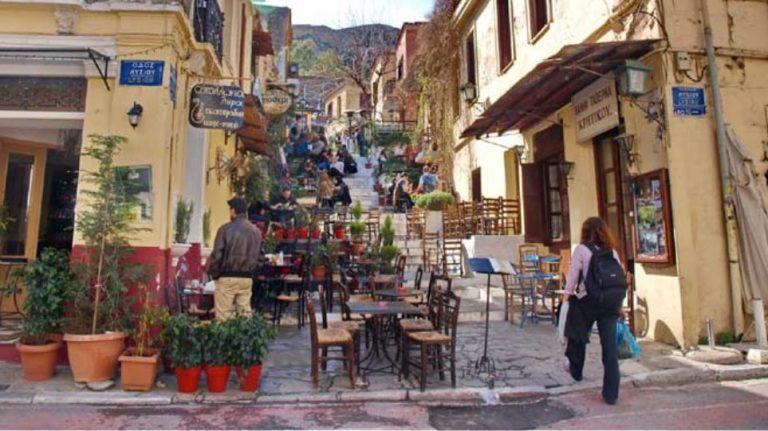 Χωρίς ρεύμα μεγάλο κομμάτι της Πλάκας- Φωτιά στον υποσταθμό της ΔΕΗ