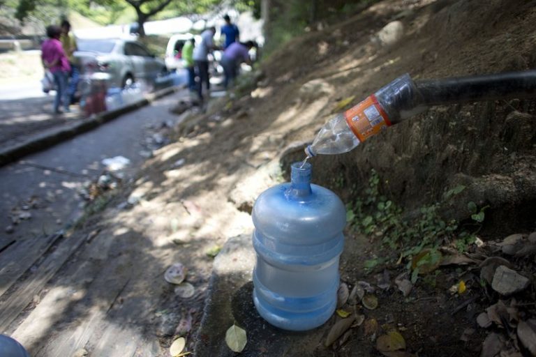 Βενεζουέλα: Αναβάλλουν χειρουργεία γιατί δεν έχουν… νερό να πλύνουν τα εργαλεία