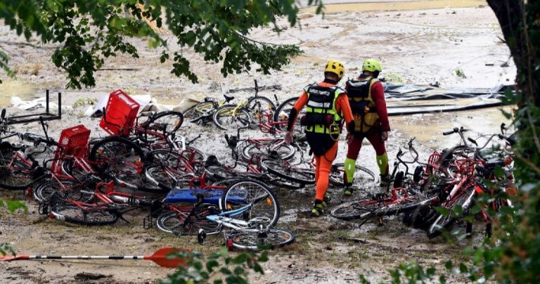 «Πνίγηκε» η Γαλλία: 1.600 άνθρωποι απομακρύνθηκαν από τις πλημμυρισμένες περιοχές