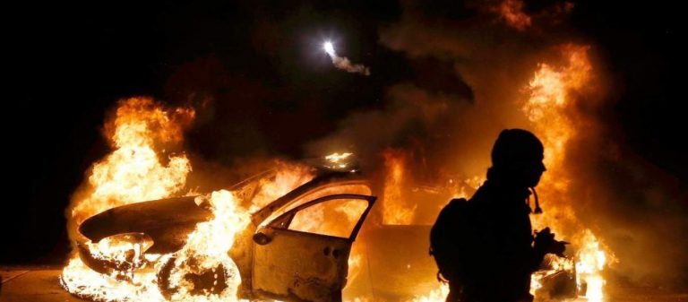 Συμμορίες μεταναστών καίνε την Σουηδία