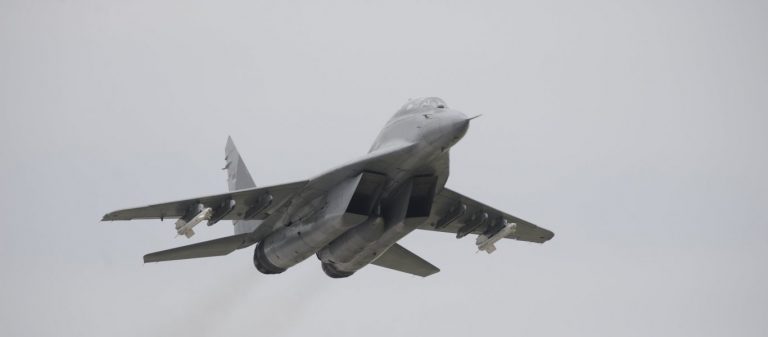 Η Σερβία μετέφερε τα μαχητικά της στα σύνορα με το Κόσοβο απέναντι από τις δυνάμεις της KFOR!