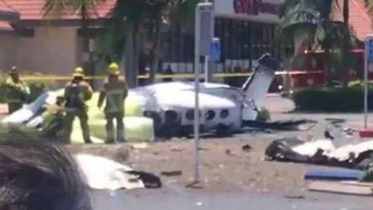 ΣΥΝΤΡΙΒΉ ΑΕΡΟΠΛΆΝΟΥ ΣΤΗΝ ΚΑΛΙΦΌΡΝΙΑ ΜΕ 5 ΝΕΚΡΟΎΣ