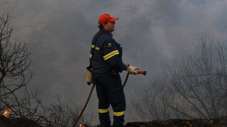 Νύχτα αγωνίας στην Εύβοια – Σε δύο μέτωπα η φωτιά