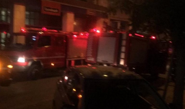 Πυρκαγιά τώρα στο κέντρο της Αθήνας: Εκκενώνεται ξενοδοχείο