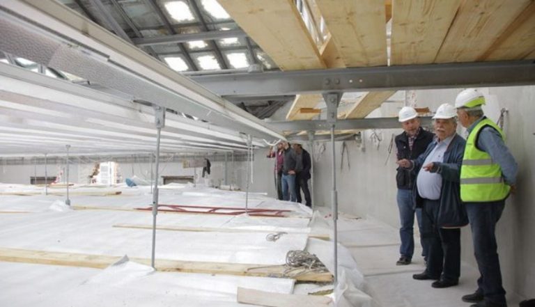 ΔΕΝ ΜΠΟΡΕΙ ΝΑ ΣΥΜΒΑΙΝΕΙ….!! Τρελαθείτε…!!! Φτιάχνουν ΠΙΣΙΝΑ Ολυμπιακών διαστάσεων ΣΤΗΝ ΒΟΥΛΗ