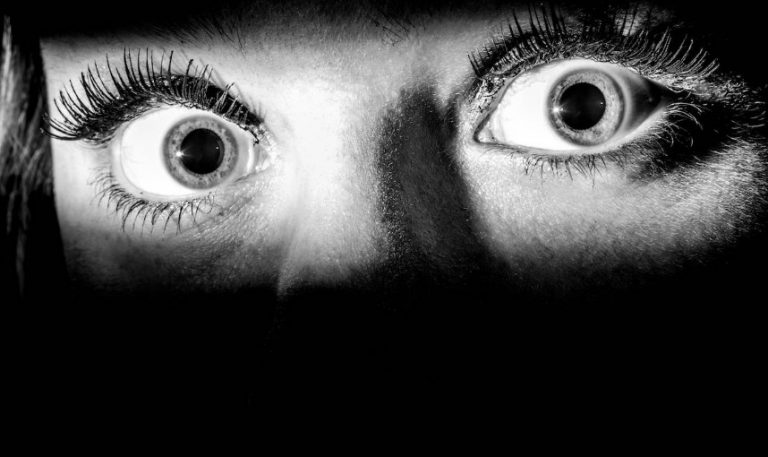 Ζούμε το χάος-Το χέρι του Θεού που ξυπνά