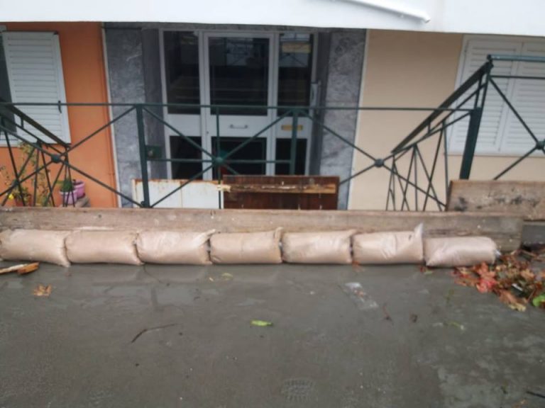 Πρωτες εικονες απο το χτυπημα του Ζορμπα στην Καλαματα ..