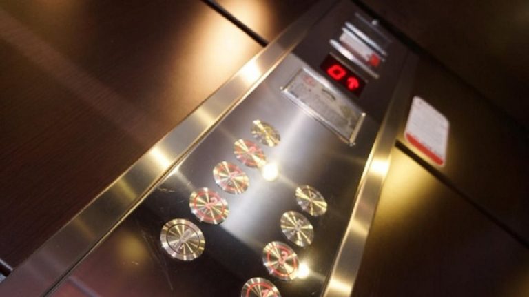 Θρίλερ με 20χρονη στα Χανιά: Έπαθε ανακοπή μέσα σε σταματημένο ασανσέρ ξενοδοχείου