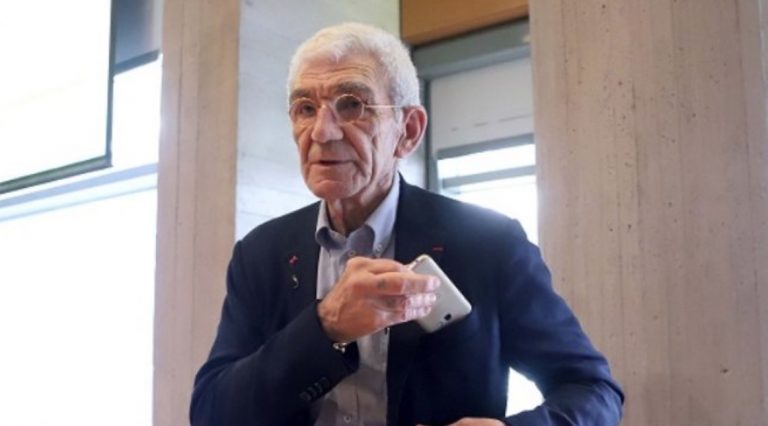 Ο Μπουτάρης προτείνει να ξεκινούν τα σχολεία στις 10 το πρωί