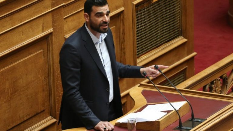ΕΦΑΓΕ ΤΟ ΞΥΛΟ ΤΗΣ ΧΡΟΝΙΑΣ ΤΟΥ Ο ΜΠΟΛΣΕΒΙΚΟΣ ΒΟΥΛΕΥΤΗΣ ΚΩΝΣΤΑΝΤΙΝΕΑΣ! «ΠΟΥ@@@ΔΕΣ… ΠΟΥΛΗΣΑΤΕ ΤΗΝ ΜΑΚΕΔΟΝΙΑ» – ΤΟΝ ΚΥΝΗΓΟΥΣΑΝ ΜΕ ΤΑ ΚΑΔΡΟΝΙΑ ΓΙΑ ΤΟ ΞΕΠΟΥΛΗΜΑ ΤΗΣ ΜΑΚΕΔΟΝΙΚΗΣ ΓΗΣ
