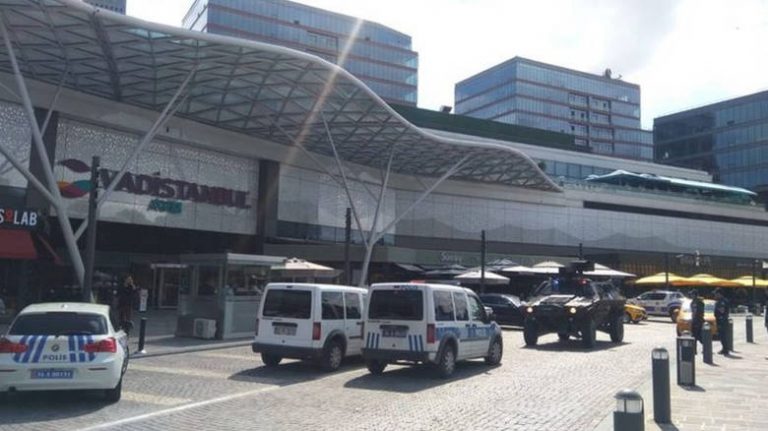 Ένοπλος εισέβαλε σε εμπορικό κέντρο της Κωνσταντινούπολης