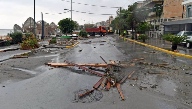Τρεις αγνοούμενοι στο Μαντούδι – Σε κατάσταση έκτακτης ανάγκης δύο δήμοι