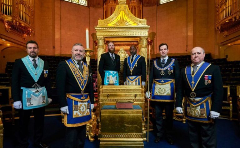 Οι Μασόνοι «αναβαθμίζονται»: Θα δέχονται τρανσέξουαλ ως μέλη