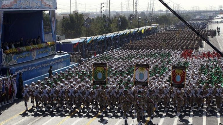 Πολεμικές δηλώσεις από το Ιράν μετά από την πολύνεκρη επίθεση: Εμπλοκή ΗΠΑ καταγγέλλουν Ιρανοί αξιωματούχοι – «Ο Τραμπ θα έχει την τύχη του Χουσεΐν»