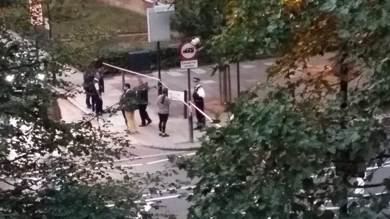 Στο Λονδίνο μπέρδεψαν τσάντα με… γιλέκο αυτοκτονίας και εκκένωσαν ολόκληρη περιοχή!