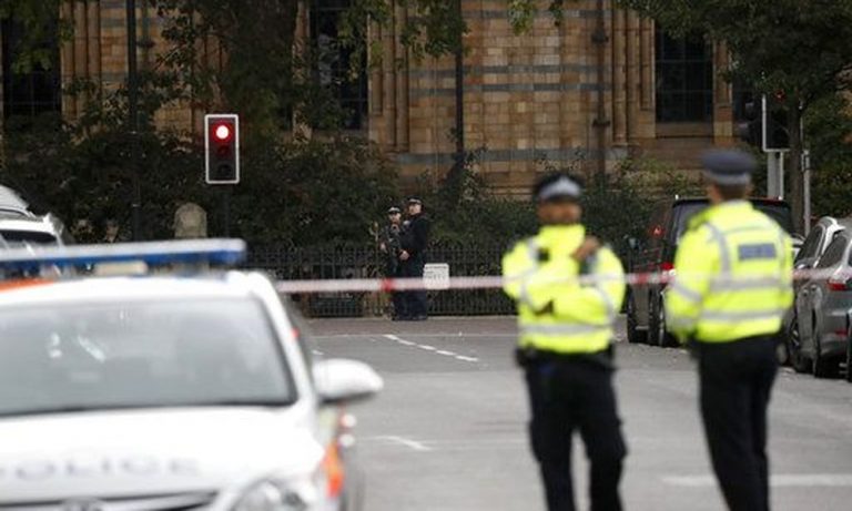 Συναγερμός στο Λονδίνο: Αυτοκίνητο εισήλθε στο εμπορικό κέντρο Γουέστφιλντ