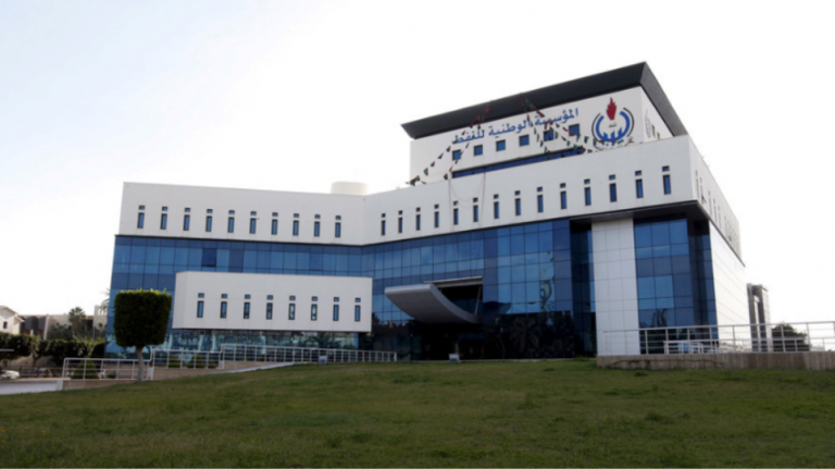 Λιβύη: Ενοπλοι εισέβαλαν στα γραφεία της Εθνικής Εταιρείας Πετρελαίου – Ισχυρές εκρήξεις