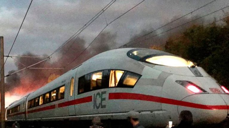 Γερμανία: Πυρκαγιά σε τρένο υψηλής ταχύτητας – Απομακρύνθηκαν οι επιβάτες