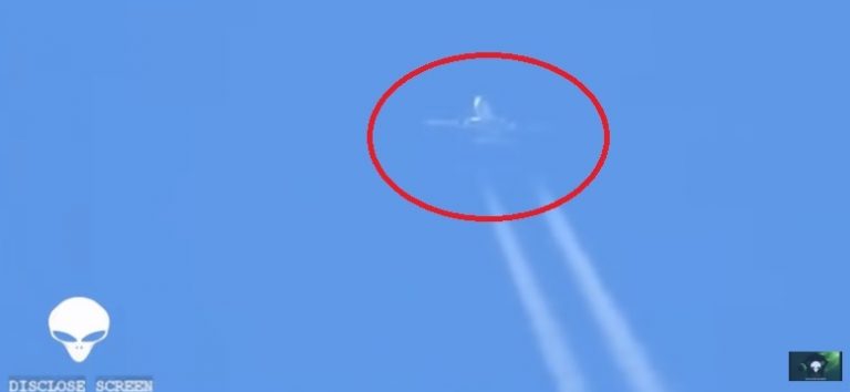 Άνοιξε μία Πύλη και Κατάπιε Ολόκληρο Αεροπλάνο