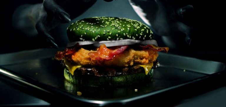 Δαιμονικό: Κολοσσός του γρήγορου φαγητού ετοιμάζει το μπέργκερ «Ο Βασιλιάς του Εφιάλτη» και υπόσχεται να αυξήσει τους εφιάλτες σας κατά 350% ! ΒΙΝΤΕΟ