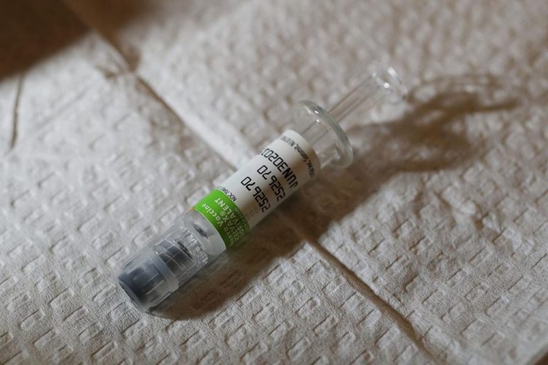 Μια μυστηριώδης, παραλυτική ασθένεια πλήττει τις ΗΠΑ.