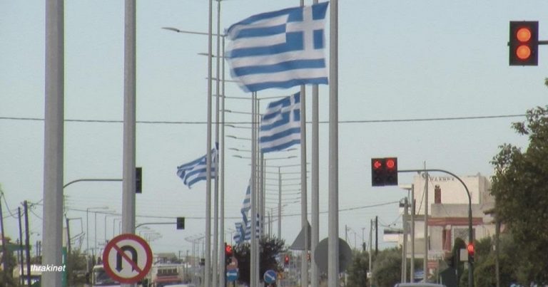 Όταν οι νέοι της Ελλάδας δεν ενδιαφέρονται μόνο για «φραπέ» – Το μήνυμα με τις ελληνικές σημαίες στην Θράκη